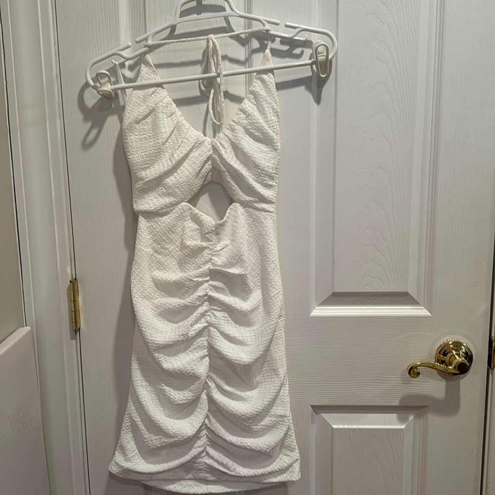White gorgeous dress tie neck open back worn 1x sz xs never in dryer smoke free